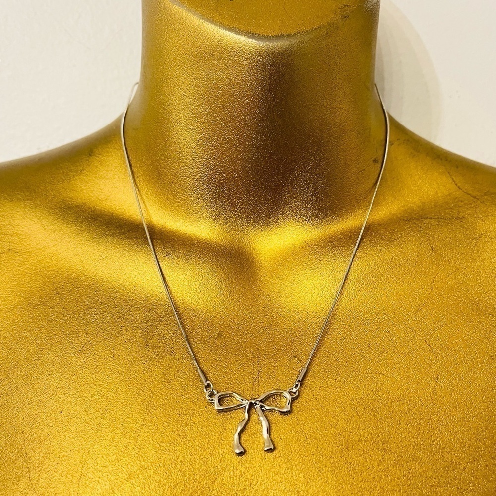 Silver‎ coquette bow tie necklace